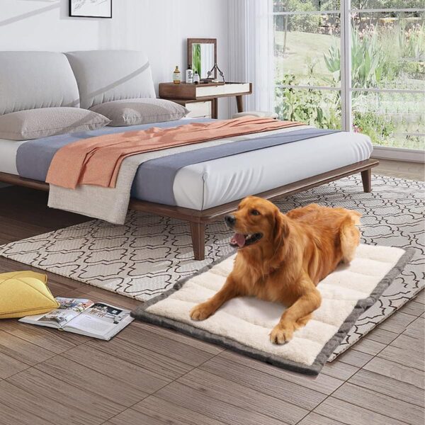 Outdoor Dog Bed, Portable Travel Mat, Rollup Pet Camping Gear, Crate Pad with Carry Handles for Large Dogs, Super Soft, Machine Washable, 42 * 28' Grey